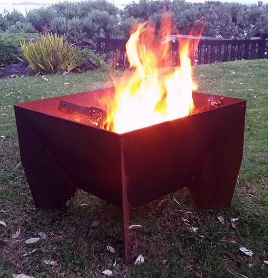 PIHA-corten-steel-firepit-outdoors-01