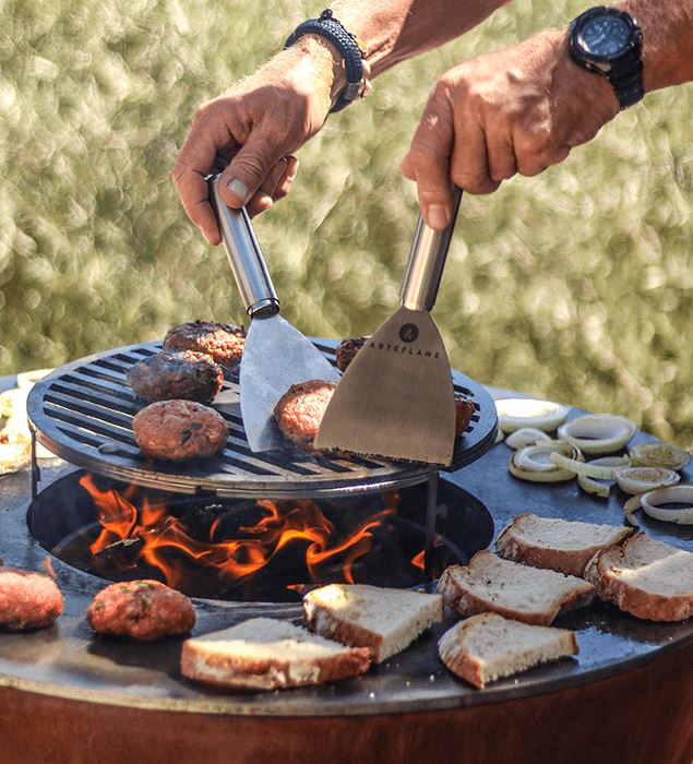 美味的室外派对BBQ格栅桌