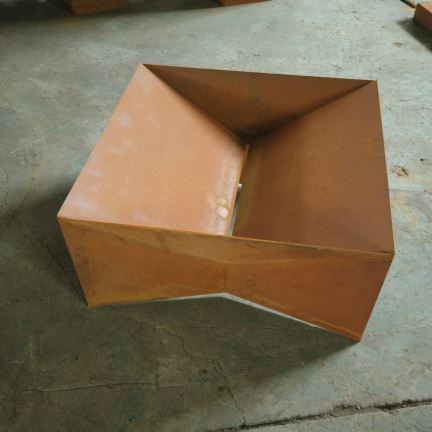 几何Corten Firepit.